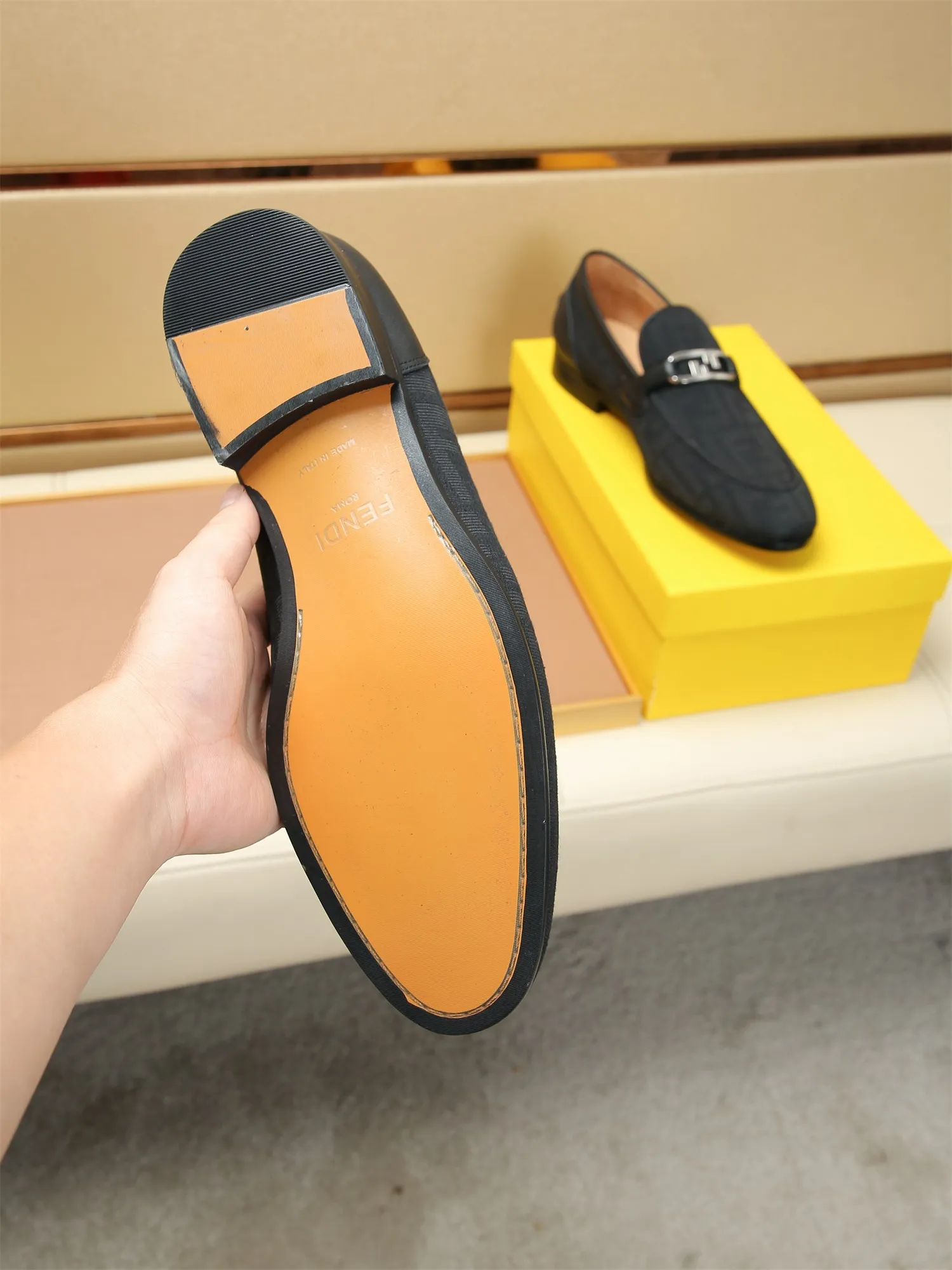 Men's shoes💰460 🕷🕷【FENDI】The latest men's formal leather shoes🇨🇳Classic series not to be missed💯The first layer is made of imported first-layer cowhide☘Original quality, the leather is smooth and delicate🎋Awesome version, perfect streamlined outline🍇Cowhide lining, size 38-44 (customized at 45.46)...